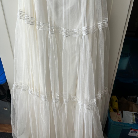 Brand New Wedding Dress & Veil - Picture 4 of 12